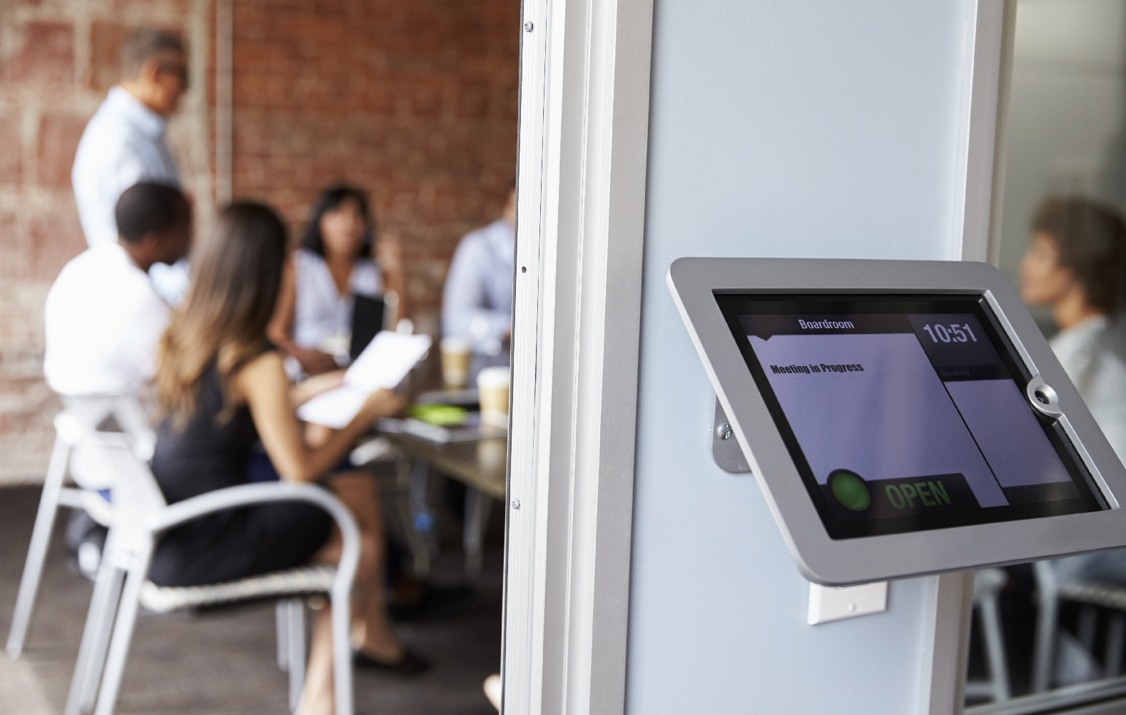 appforroombookingresize | JLL Technologies An app for room booking helps team members collaborate