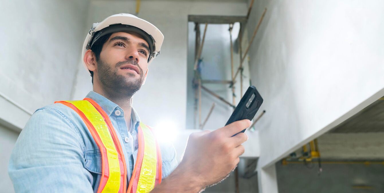 Facilities Manager with Corrigo mobile app | JLL Technologies facilities manager with corrigo mobile app